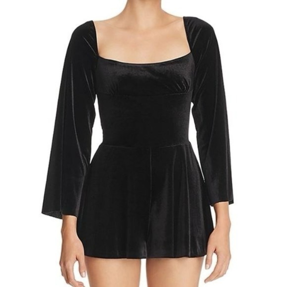 BLOOMINGDALES AQUA M Long-Sleeved Black Velvet Romper